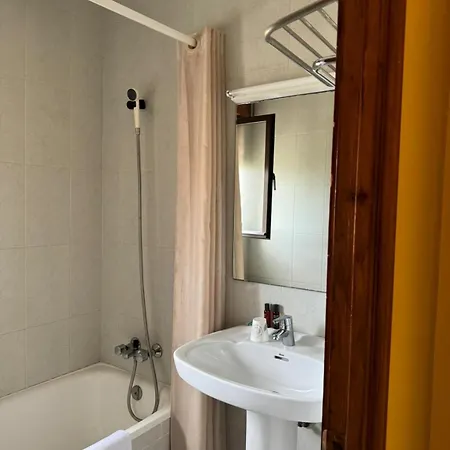 El Castañu De Maison d'hôtes Cue