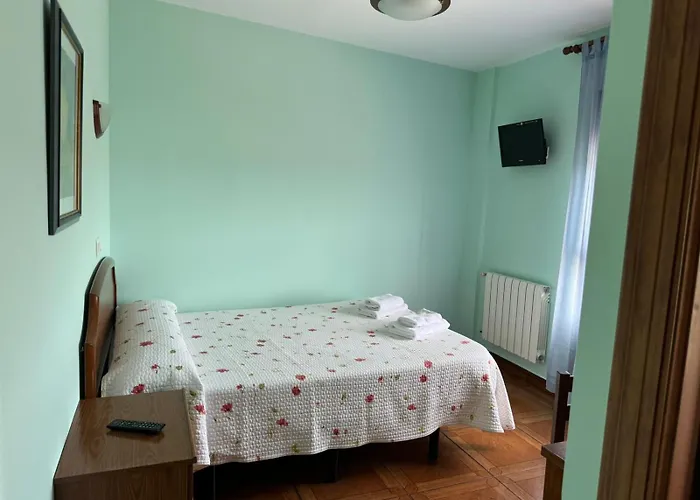 Pensión El Castañu De 3*